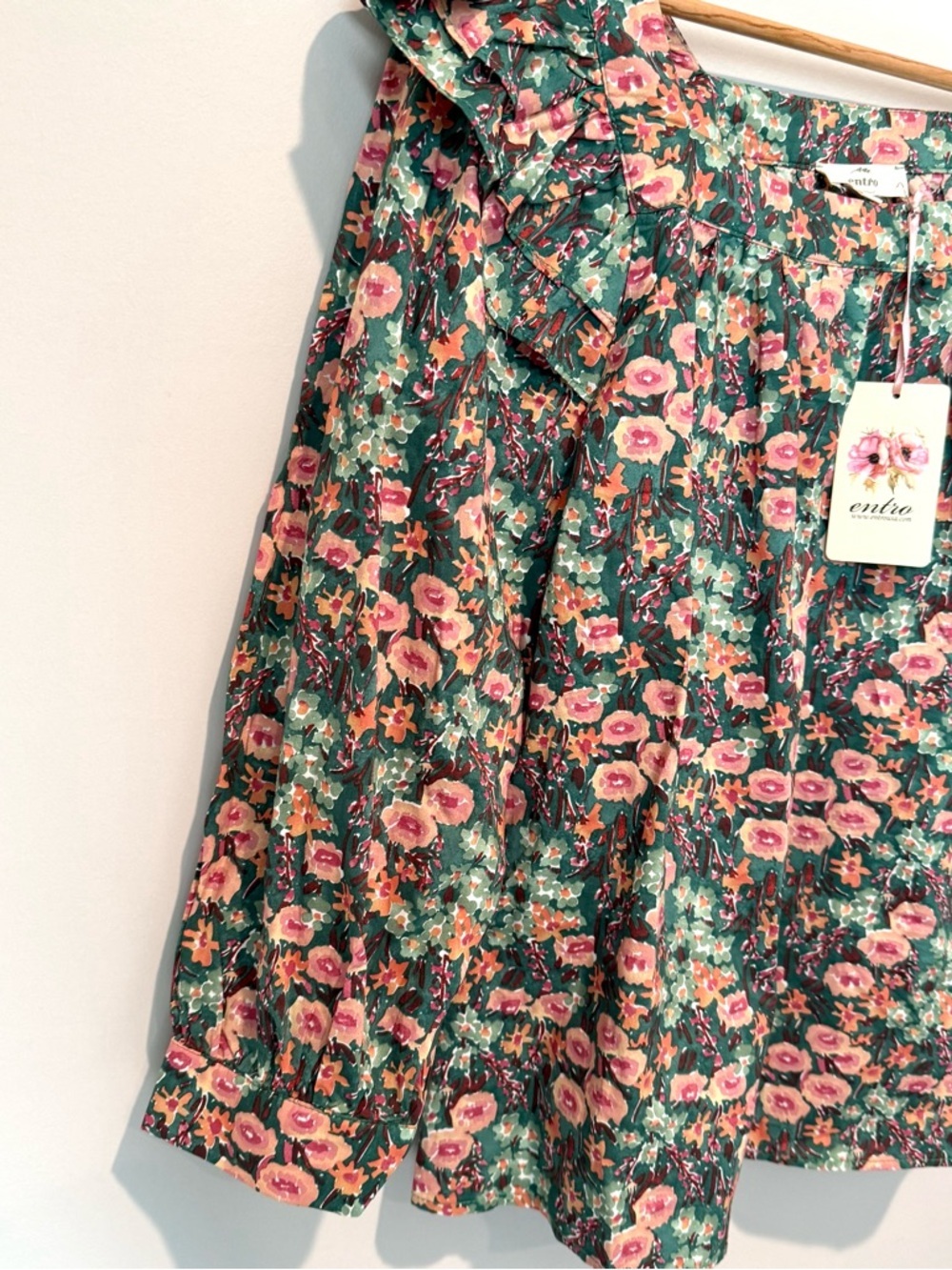 NWT Entro Green Pink Garden Floral Ruffled Blouse Small - Picture 3 of 4